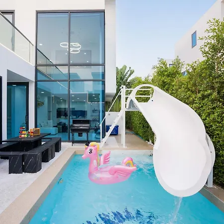Funny Time Pool Villa